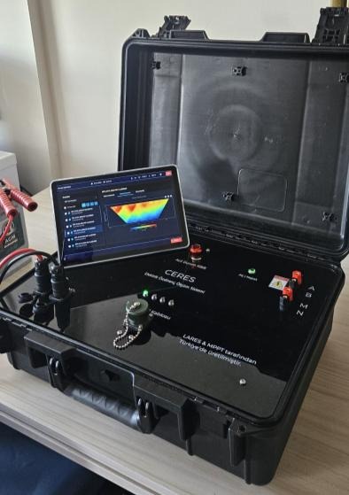 CERES instrument: open case, tablet and connection terminals